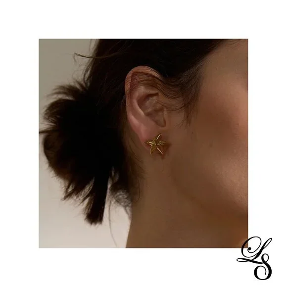 🌊 New 18K Gold Starfish Stud Earrings 🌊 - Picture 3 of 4